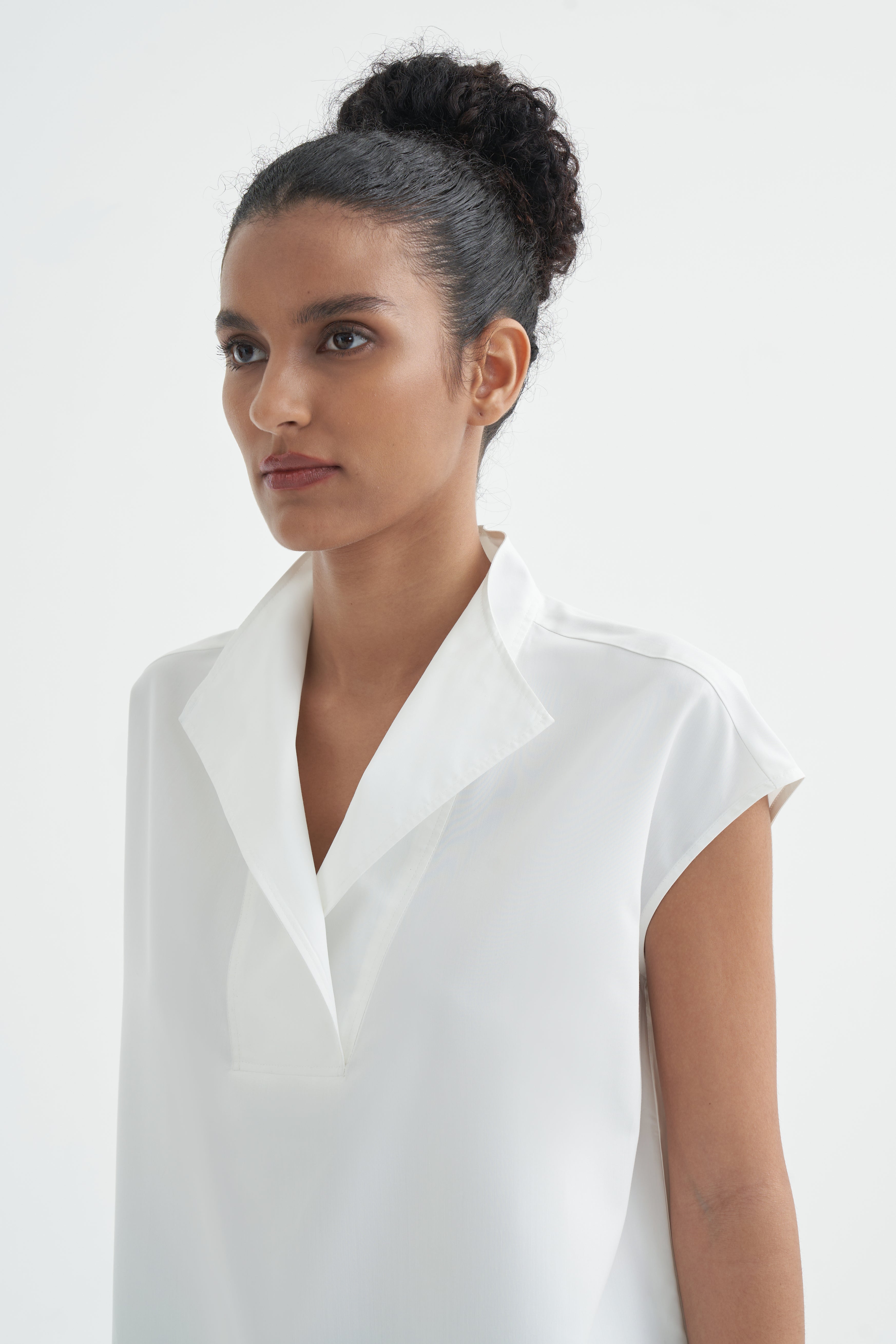 AMIRA - White