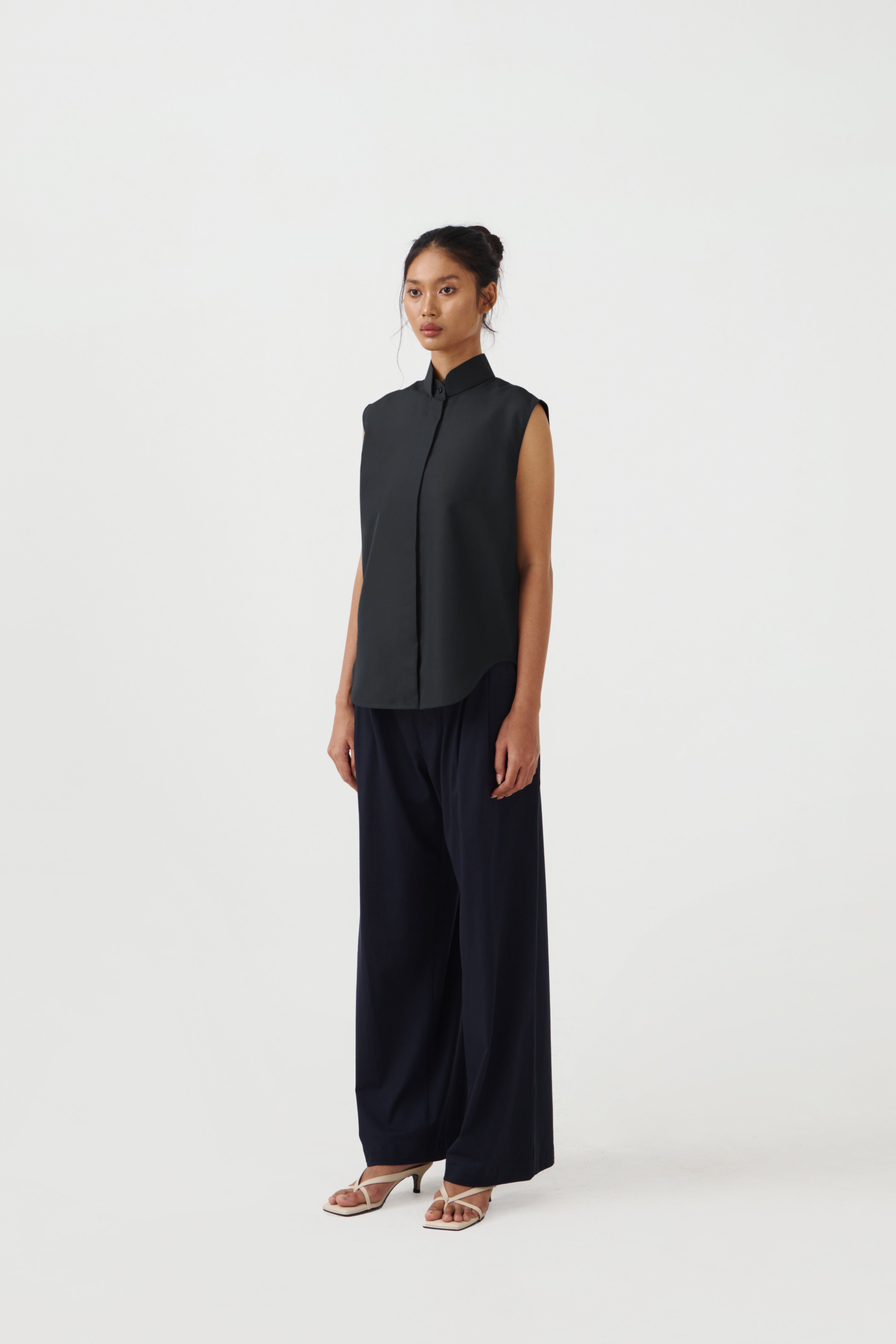 CHARIN - Black