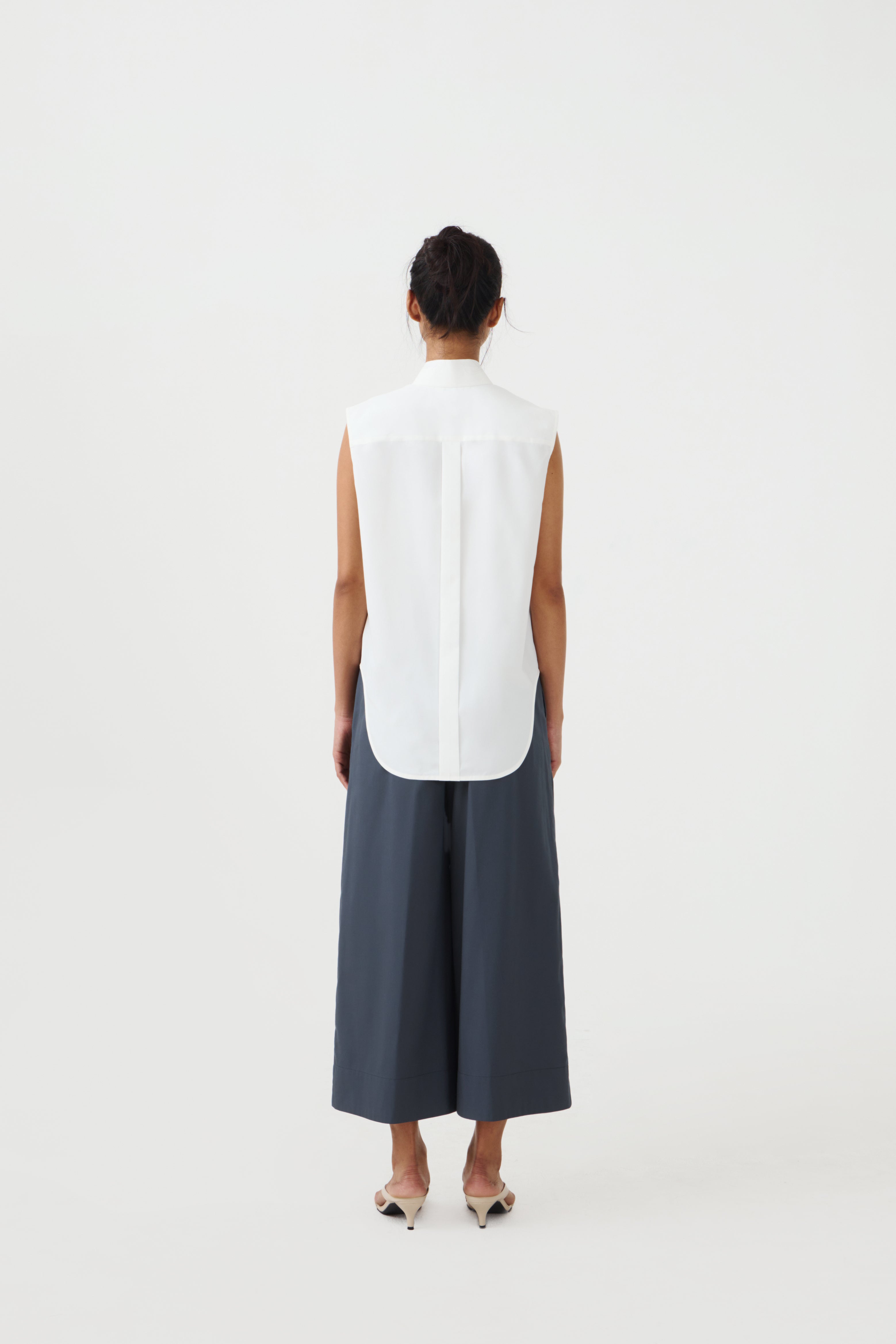 CHARIN - White