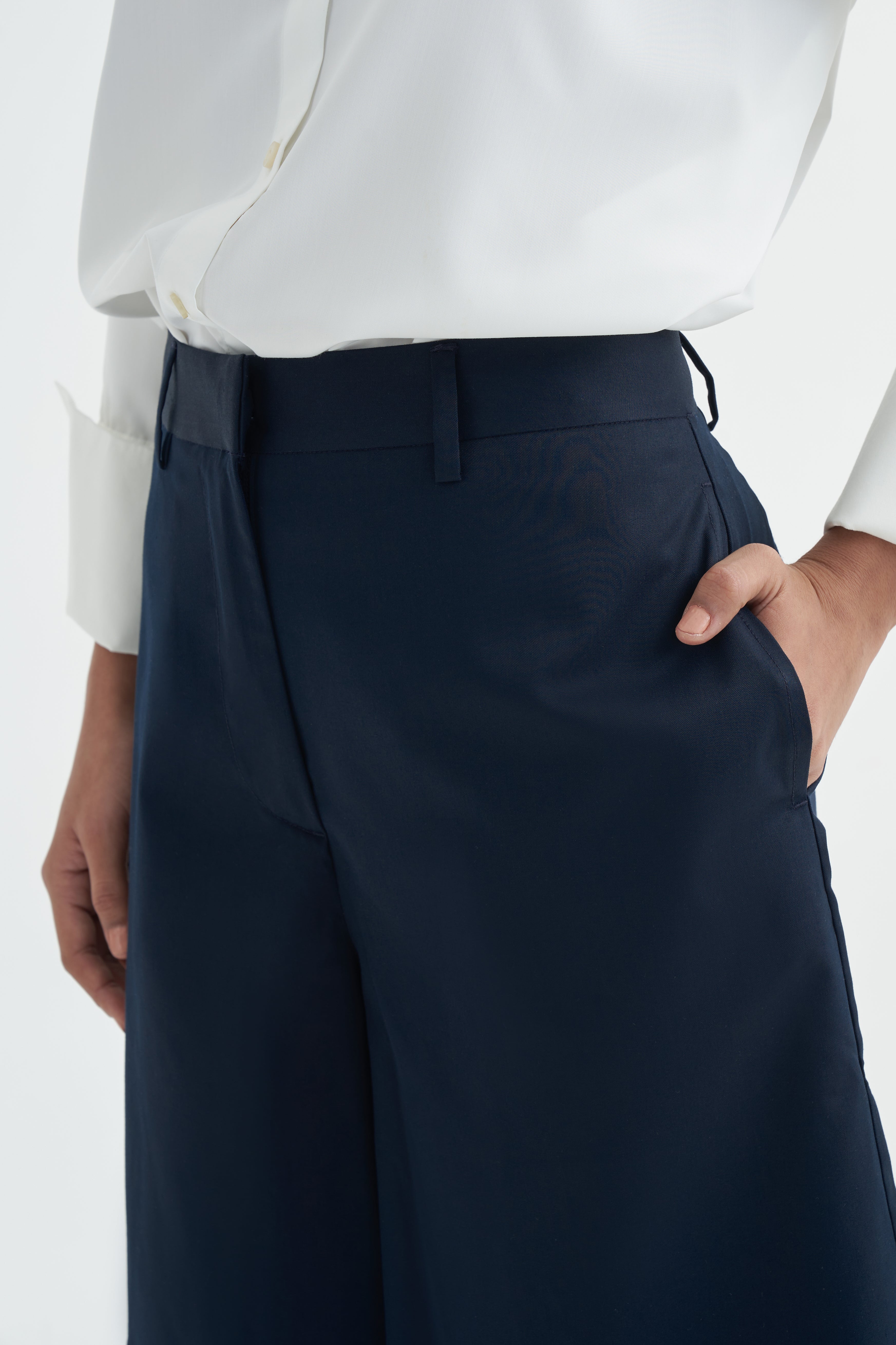MAIRA SHORTS - Deep Navy