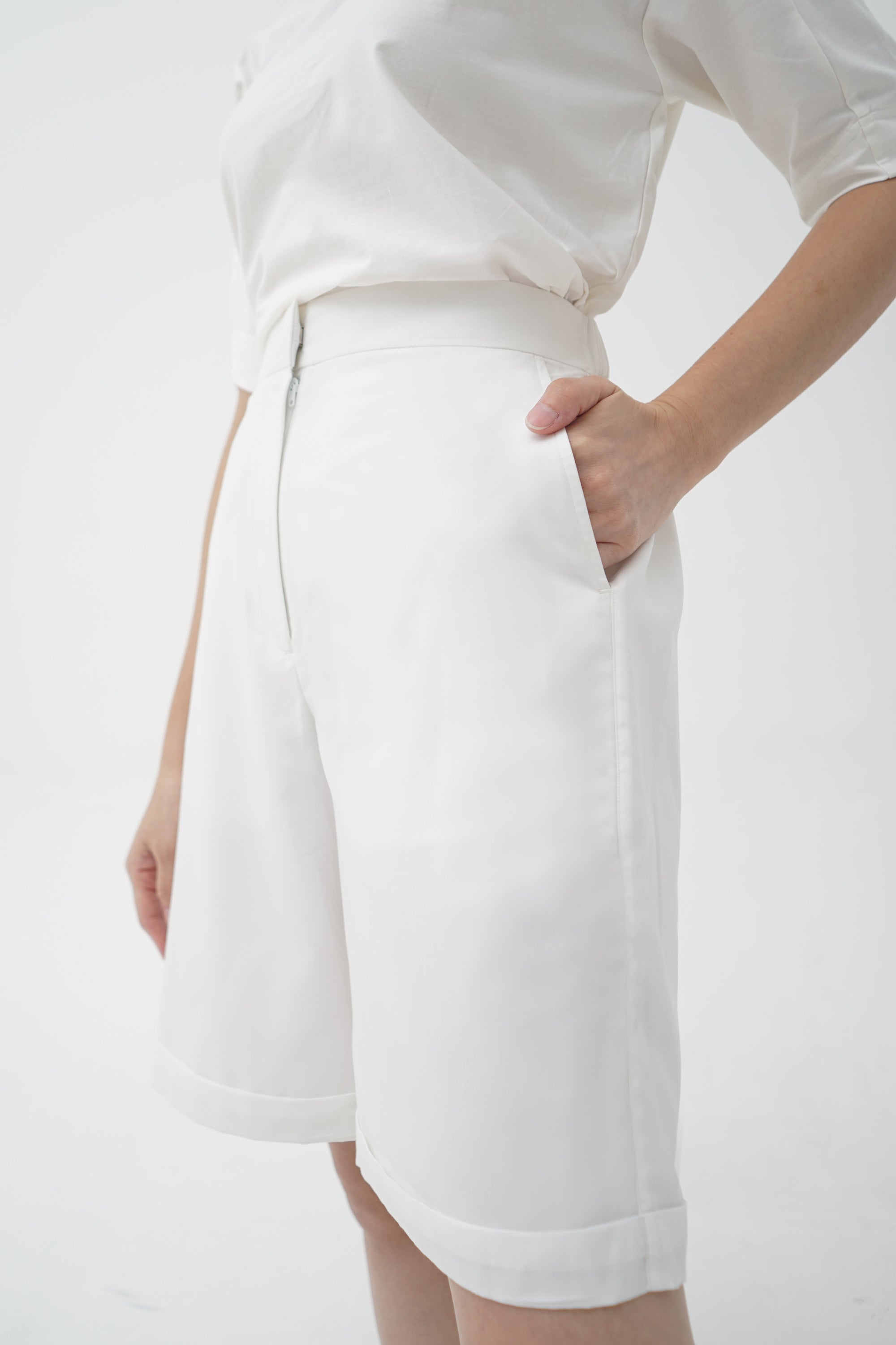 MIKO BERMUDA - White