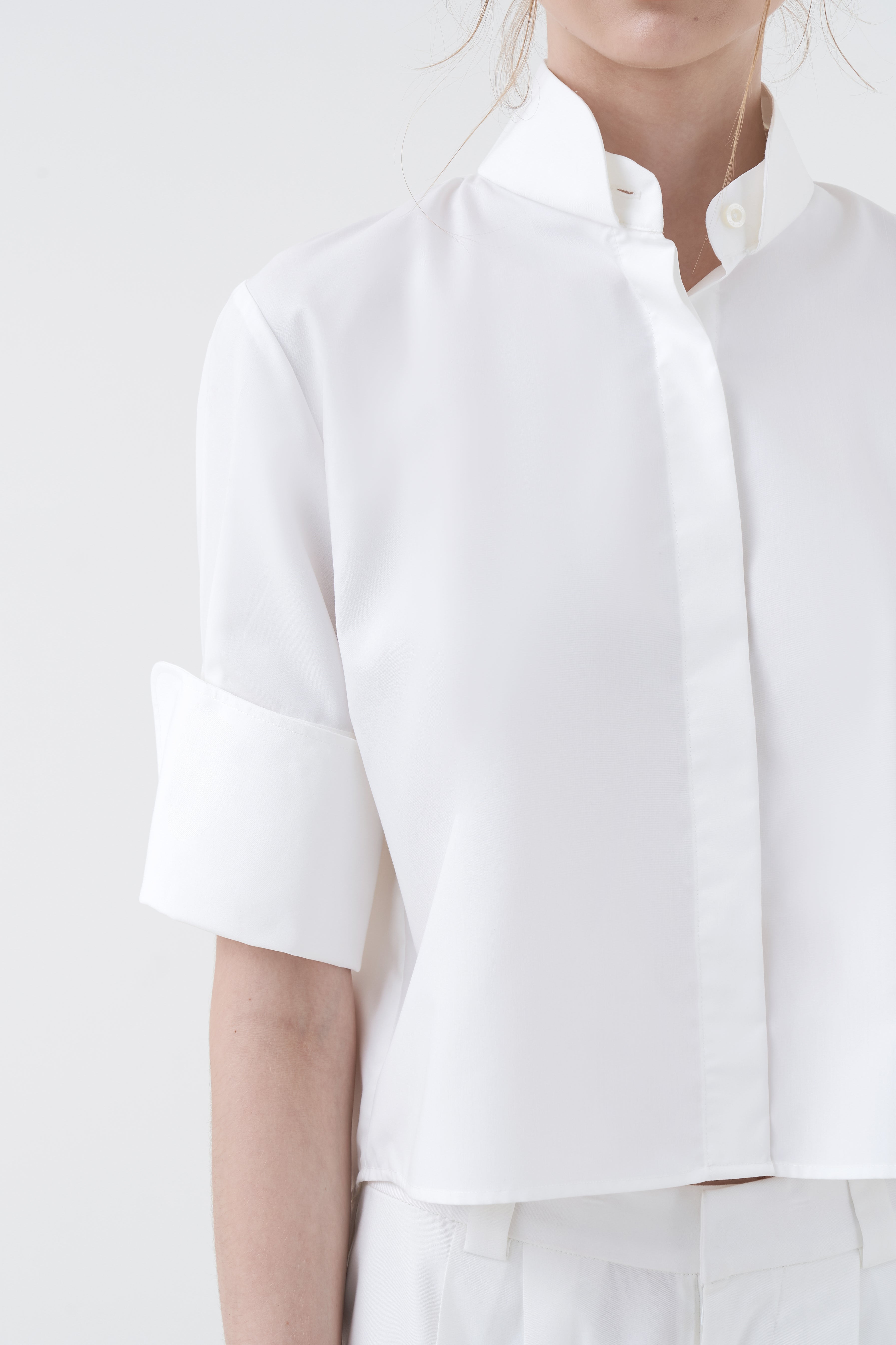 CHA CROP - White