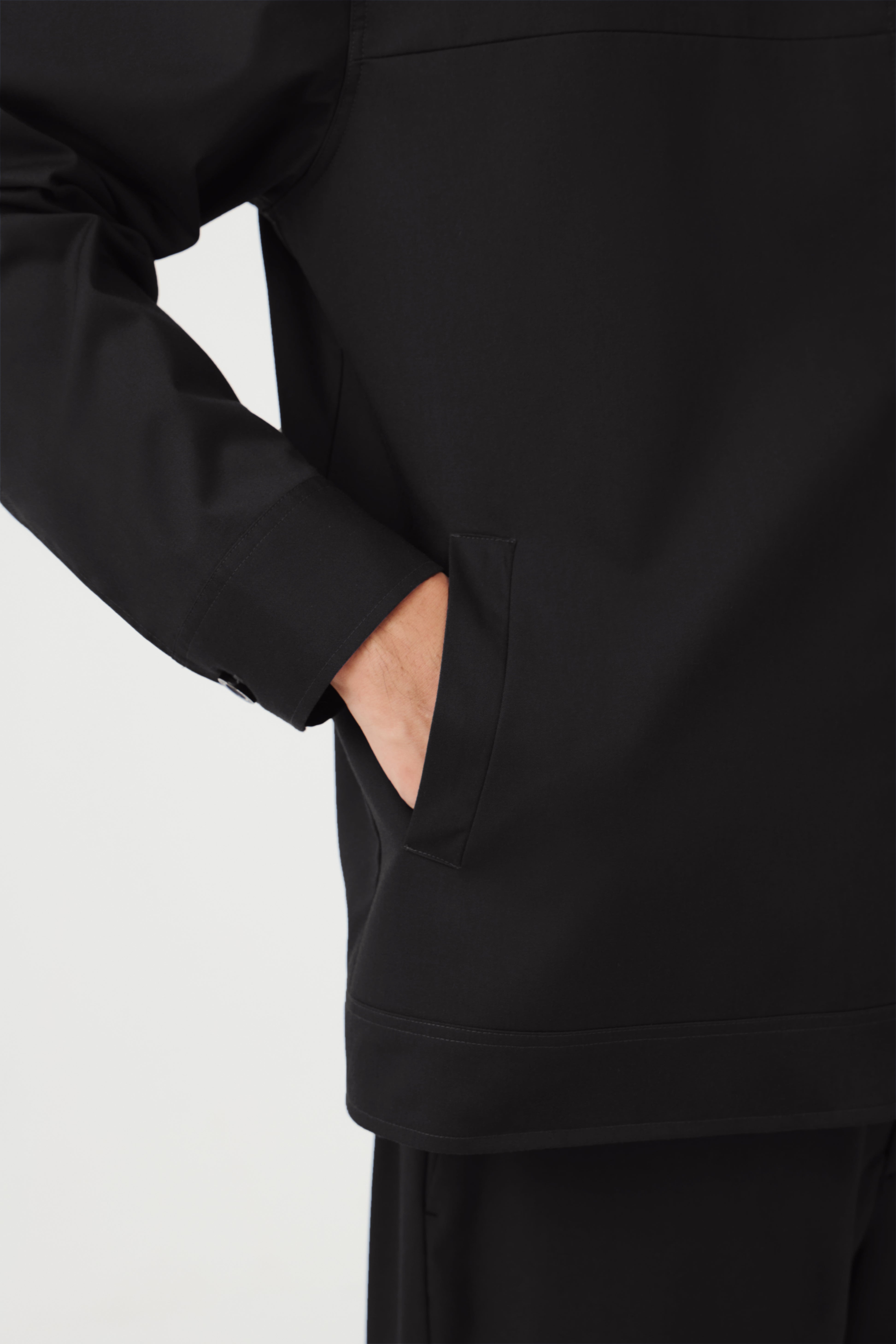 KUROCHA OUTER - Black